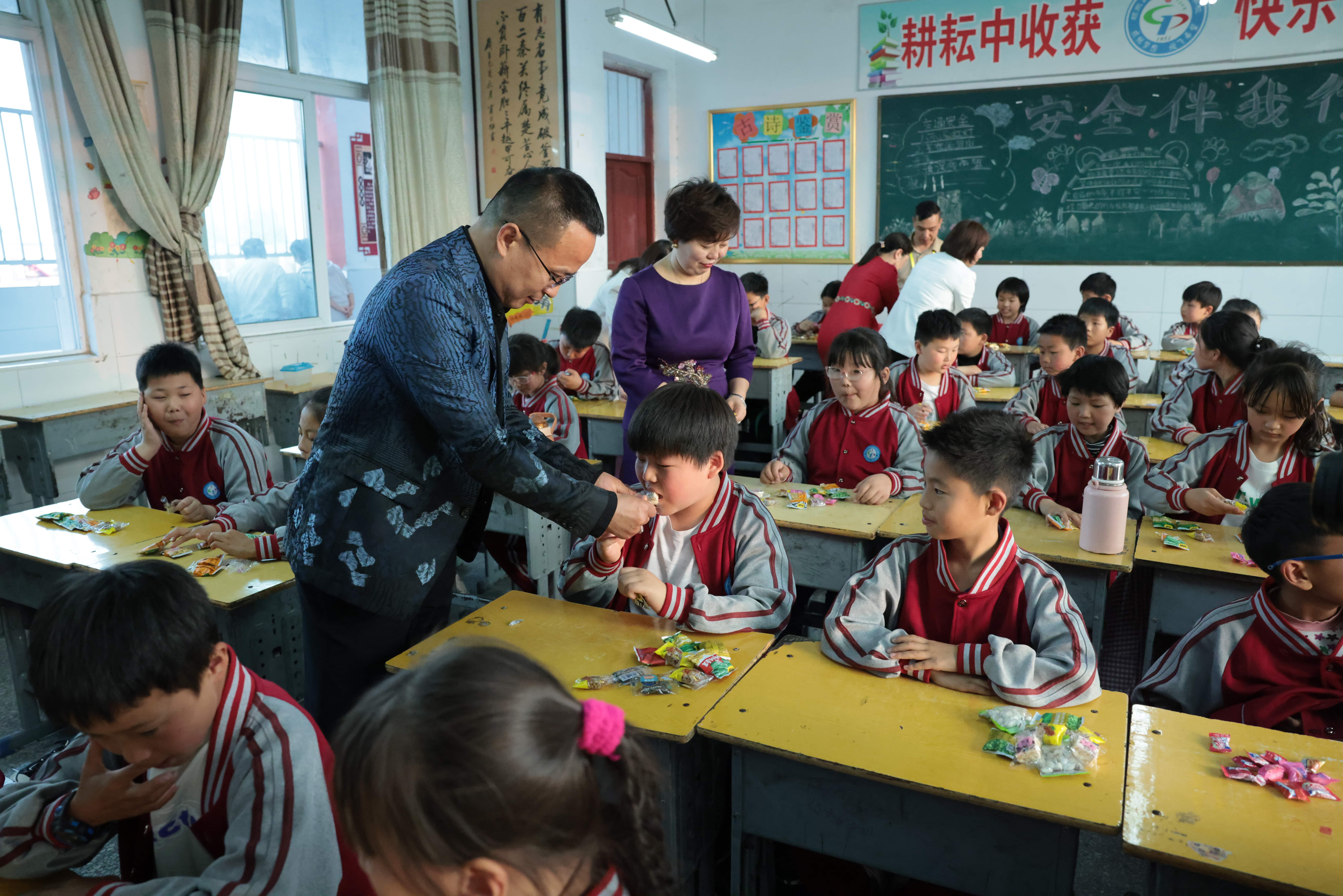在爱意的“双向奔赴”中丨第249所江南在线注册公益学校揭牌 在爱意的“双向奔赴”中丨第249所江南在线注册公益学校揭牌