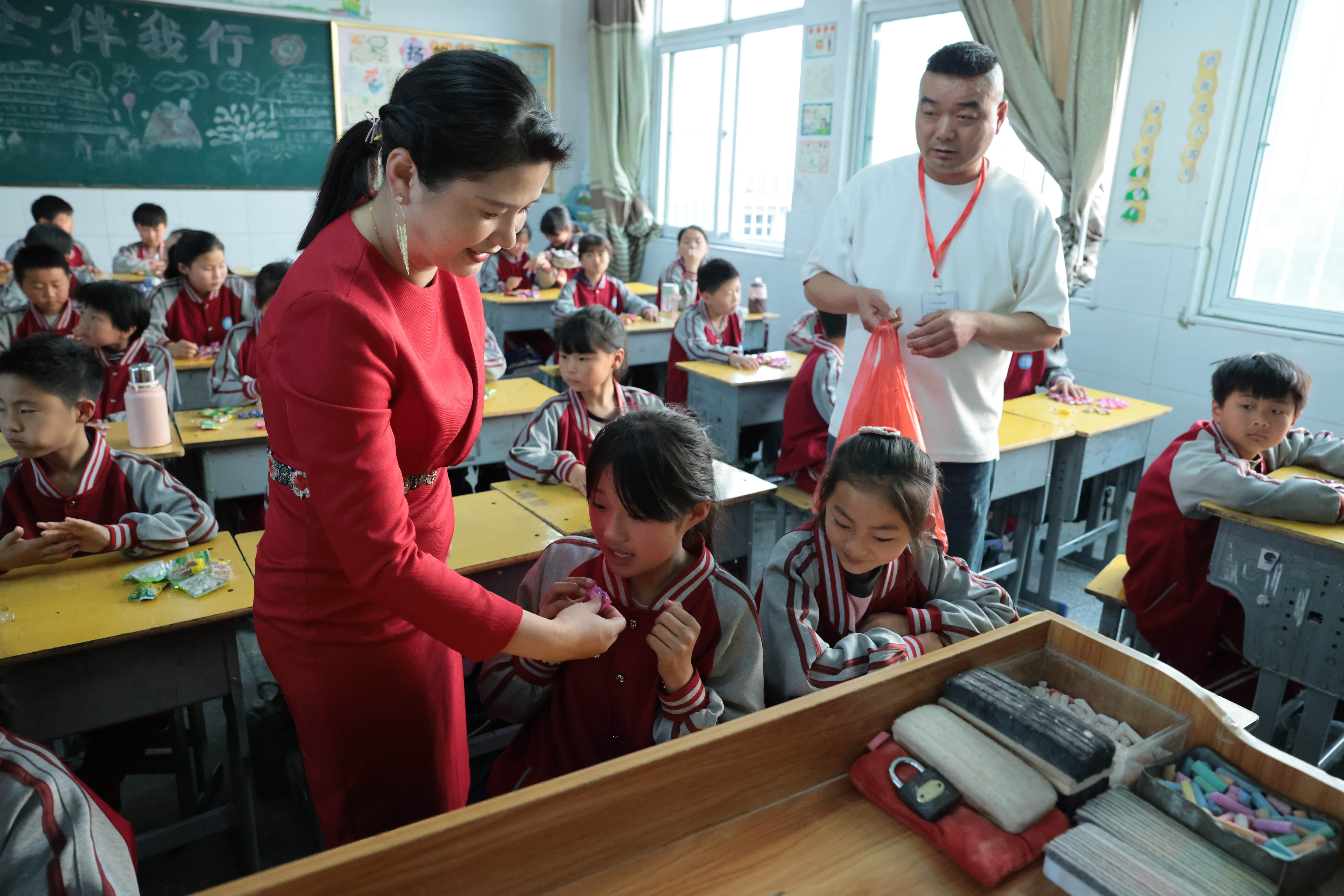 在爱意的“双向奔赴”中丨第249所江南在线注册公益学校揭牌 在爱意的“双向奔赴”中丨第249所江南在线注册公益学校揭牌